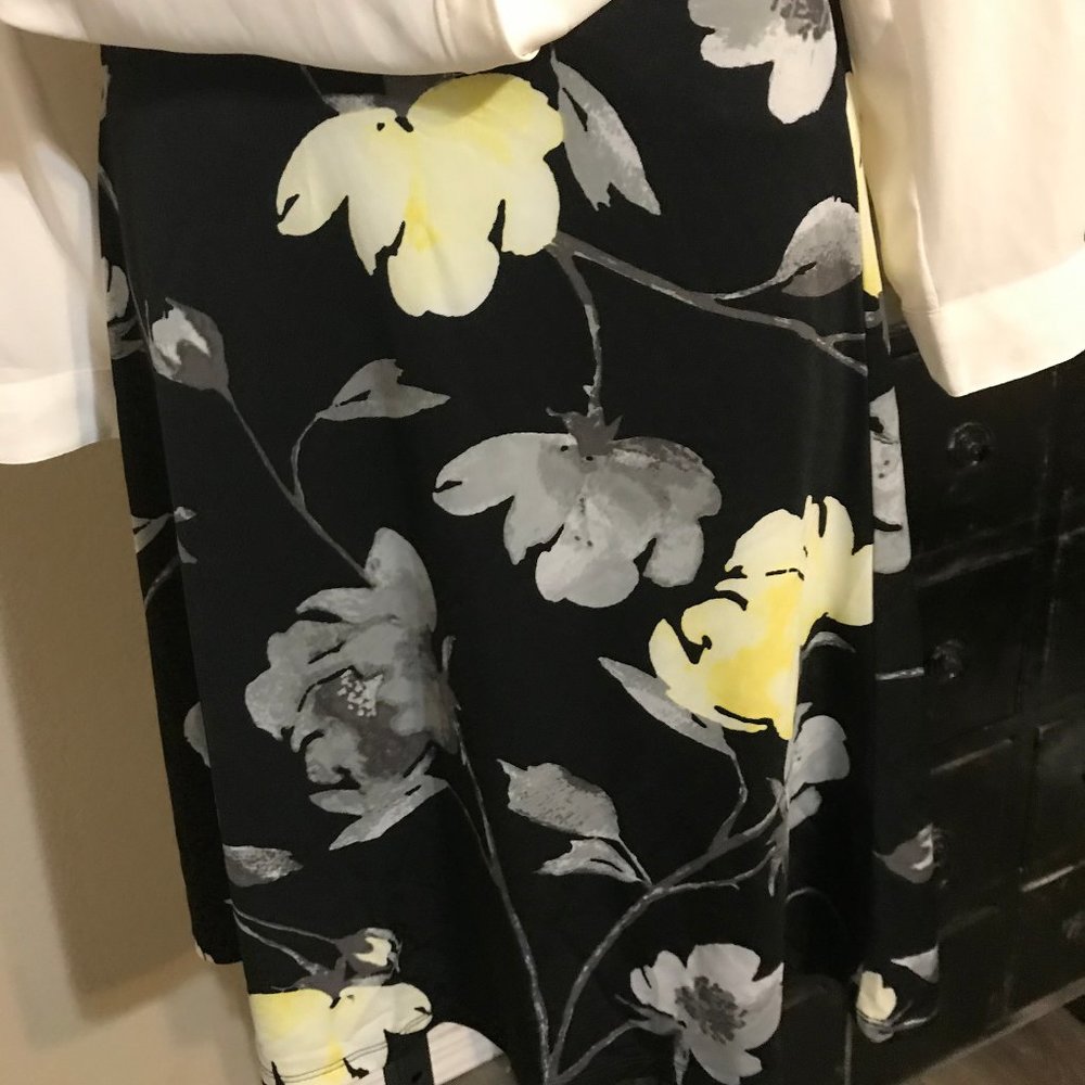 NYCC Black Floral Skirt S